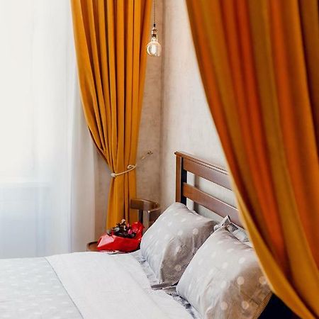 Honey Pie Apartment Lviv Ngoại thất bức ảnh