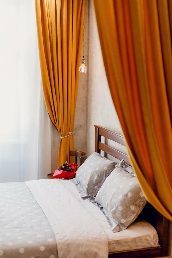 Honey Pie Apartment Lviv Ngoại thất bức ảnh